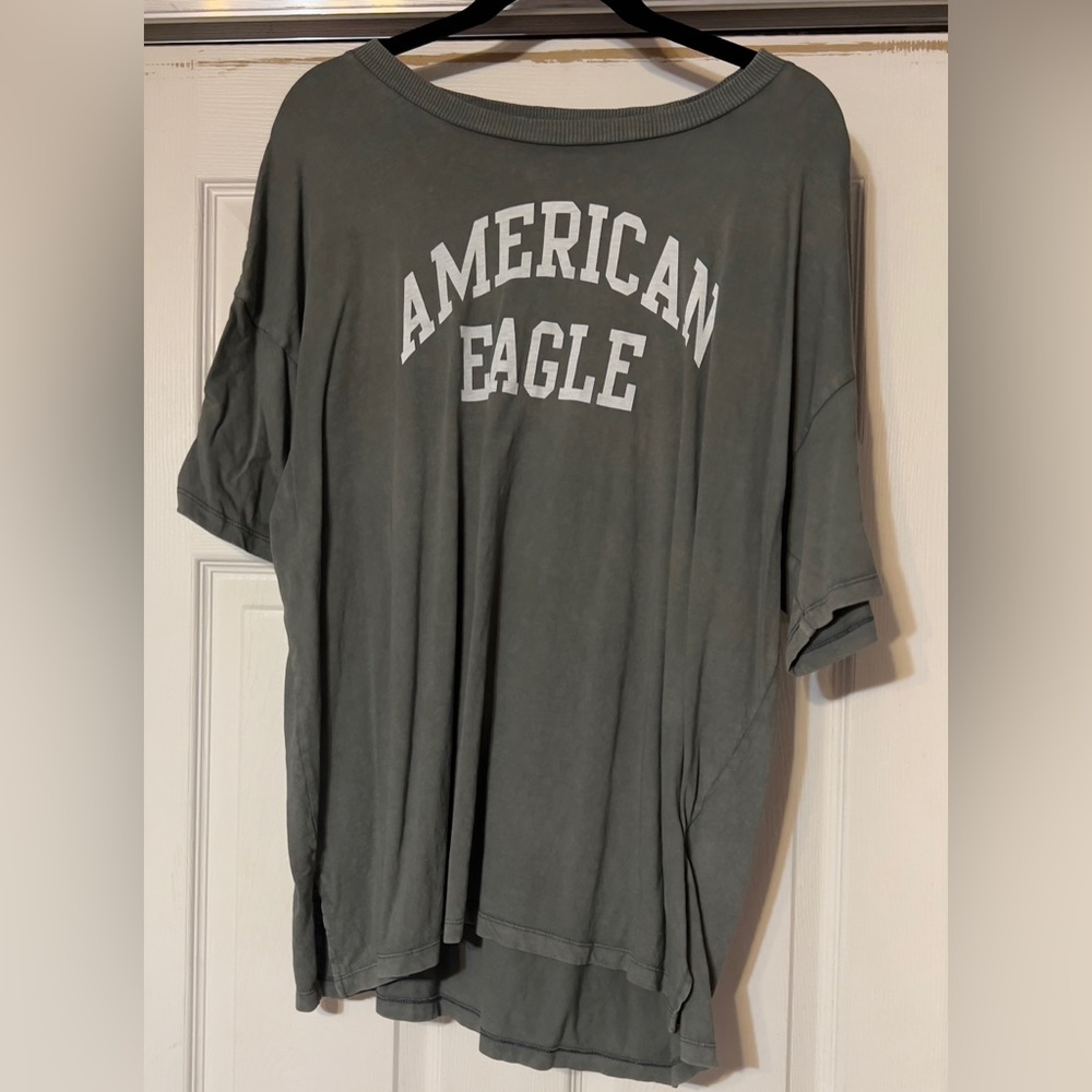 American Eagle green t-shirt